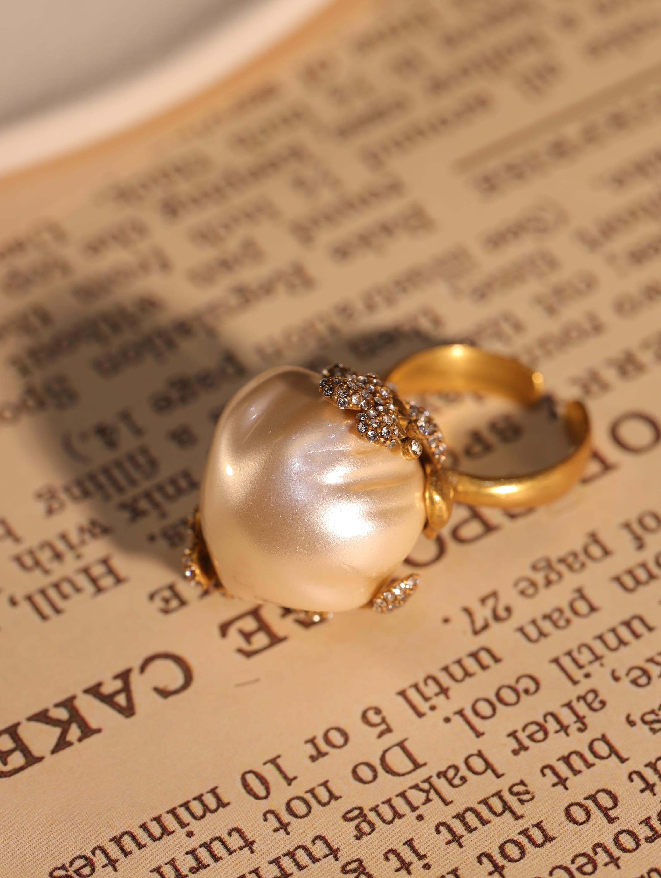 Vintage Baroque Pearl Clip-On Earrings, Gold Floral Statement Earrings, Luxury Bridal Earrings, Elegant Retro Jewelry, Gift for Her