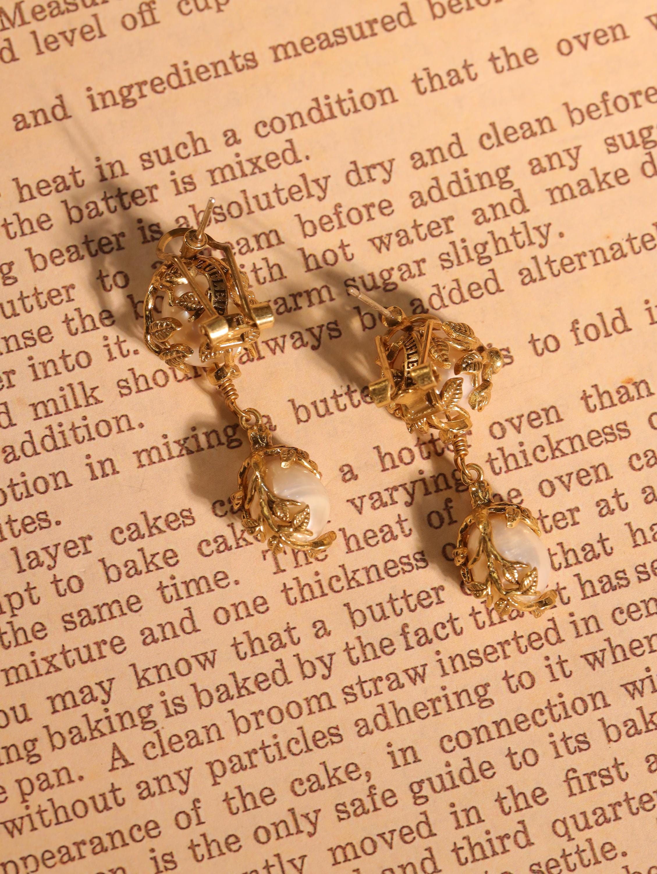 Vintage Baroque Pearl Necklace with Gold Filigree Setting | Elegant Retro Statement Jewelry