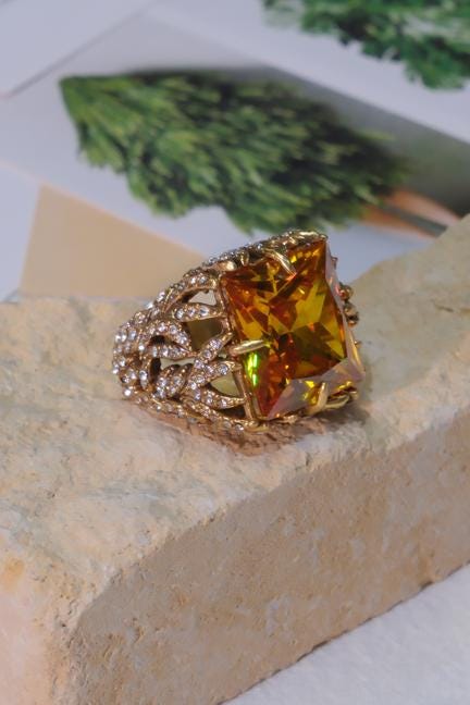 Swarovski Yellow Crystal Statement Ring  Vintage Gold Claw Cocktail Ring, Baroque Adjustable Jewelry, Bold Retro Gift for Her