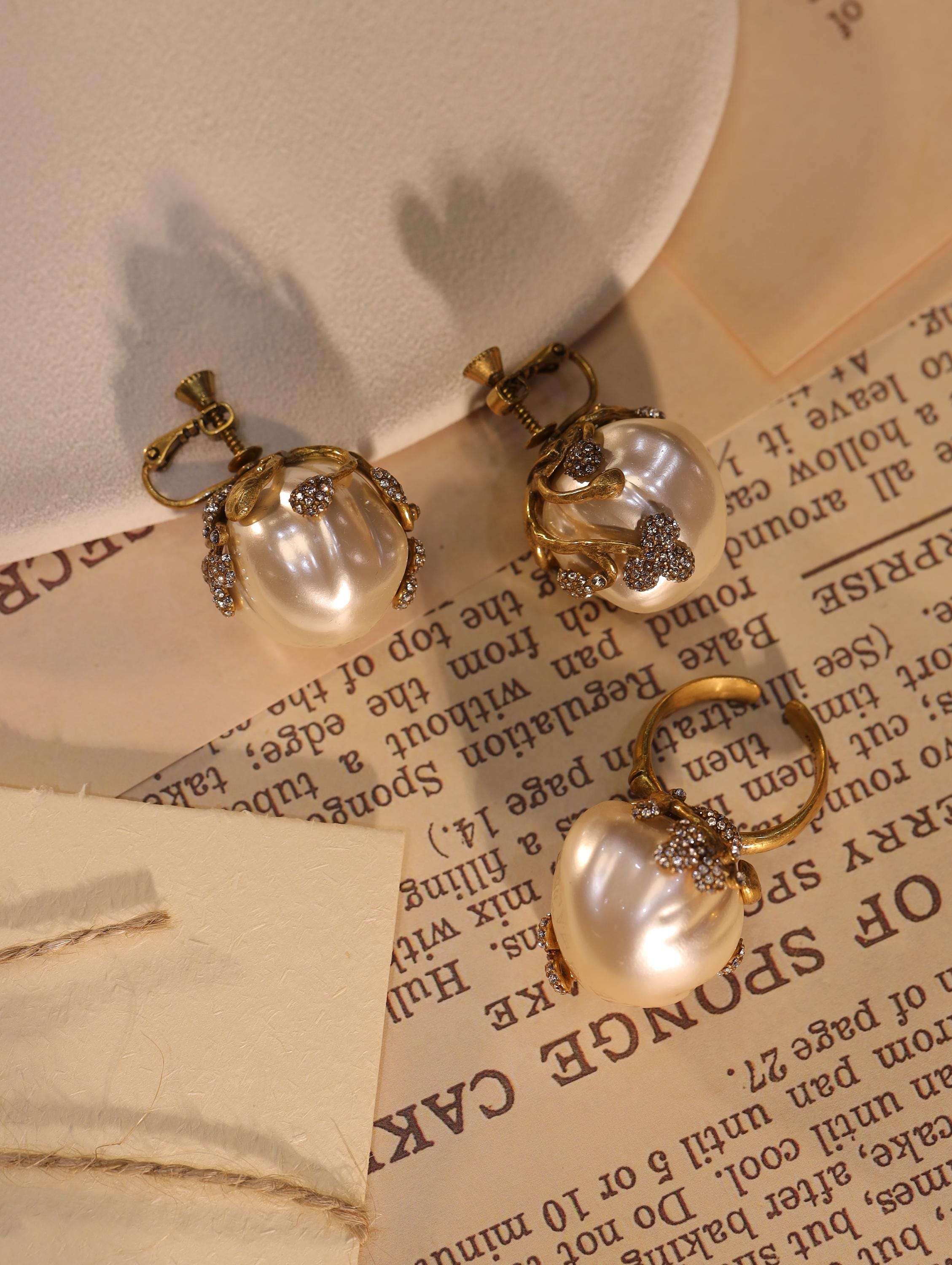 Vintage Baroque Pearl Clip-On Earrings, Gold Floral Statement Earrings, Luxury Bridal Earrings, Elegant Retro Jewelry, Gift for Her