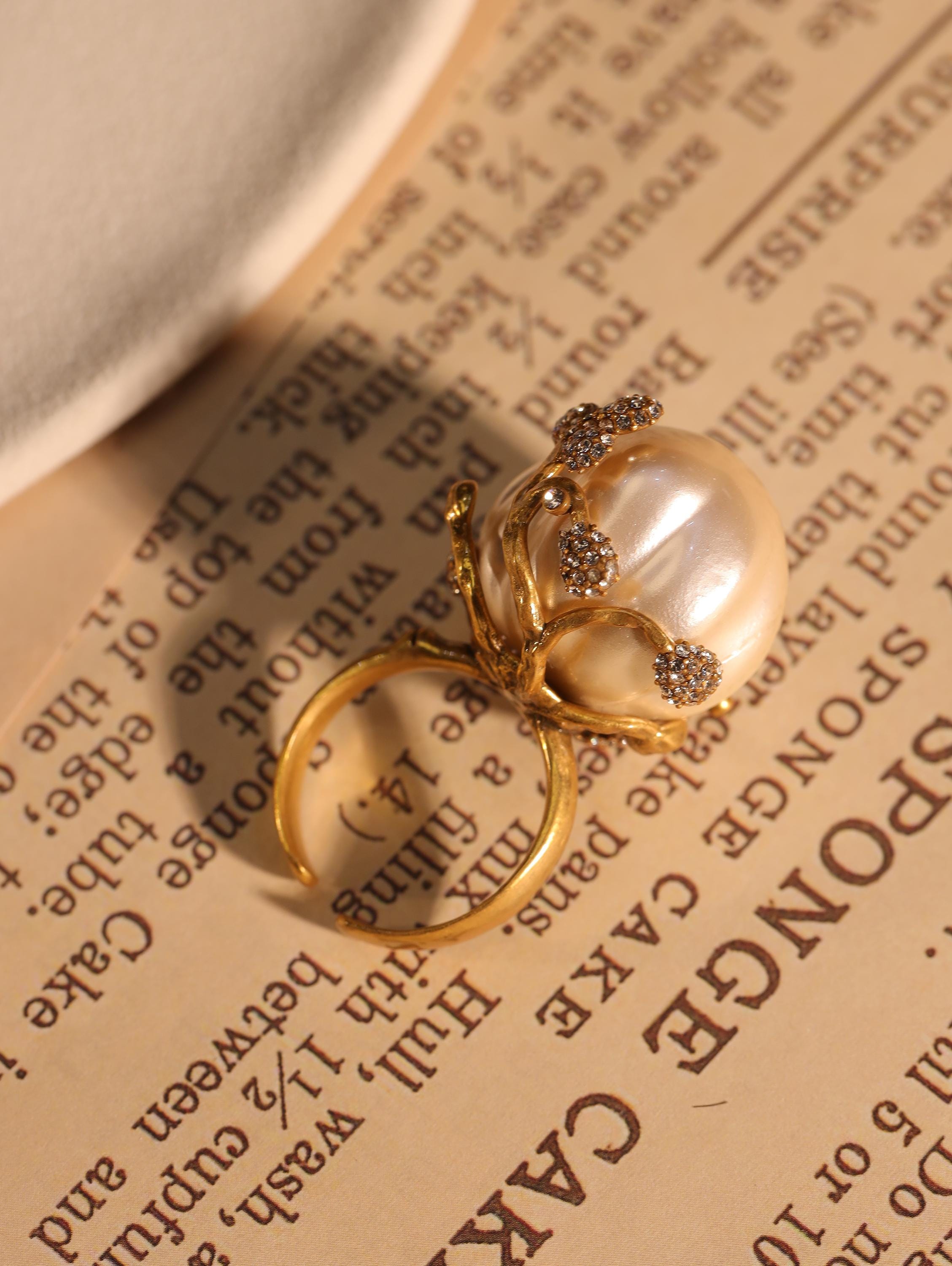 Vintage Baroque Pearl Clip-On Earrings, Gold Floral Statement Earrings, Luxury Bridal Earrings, Elegant Retro Jewelry, Gift for Her