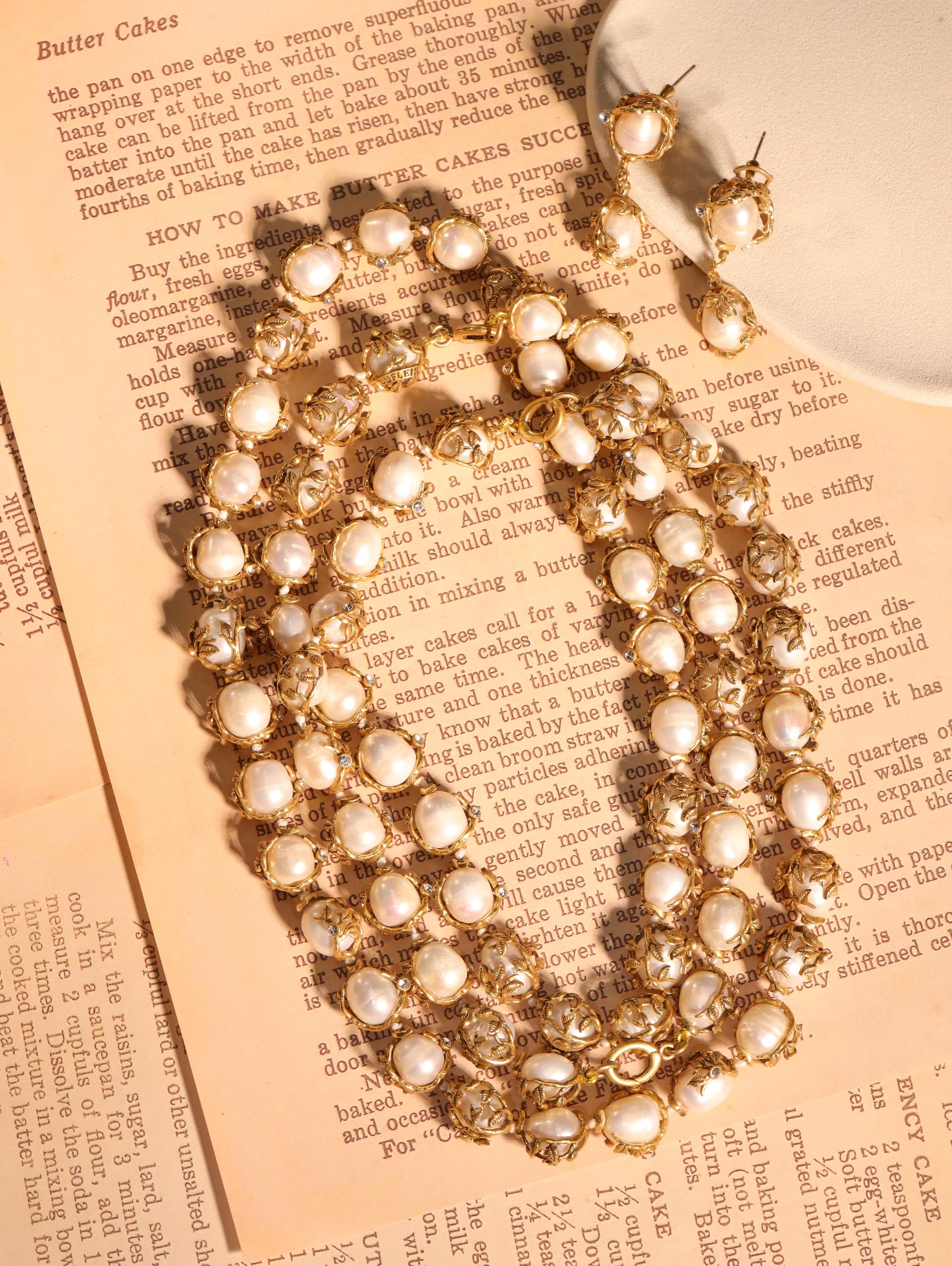 Vintage Baroque Pearl Necklace with Gold Filigree Setting | Elegant Retro Statement Jewelry