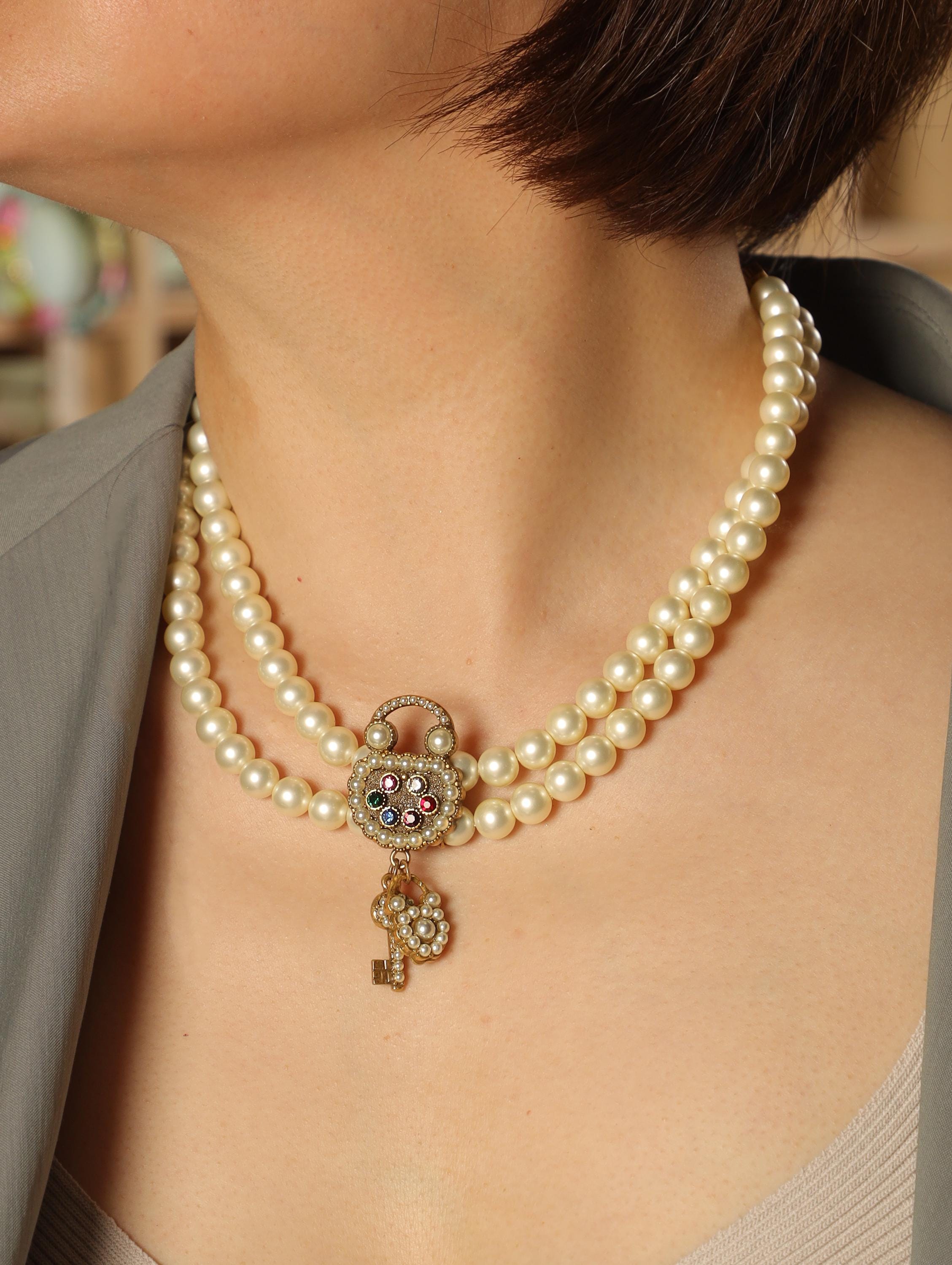 Jewelry set| Vintage Lock & Key Pearl Necklace | Retro Heart Pendant with Multicolor Crystals