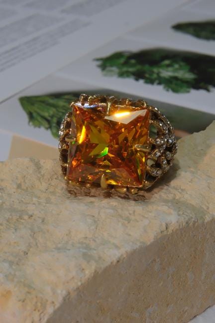 Swarovski Yellow Crystal Statement Ring  Vintage Gold Claw Cocktail Ring, Baroque Adjustable Jewelry, Bold Retro Gift for Her